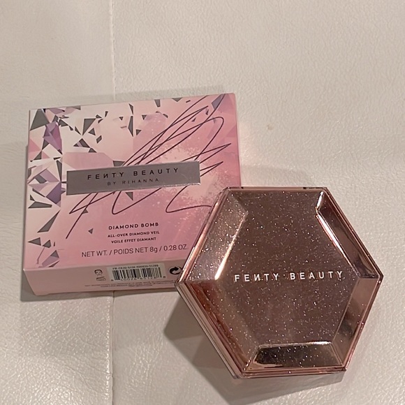 Vedazzling's tweet photo. So good I had to share! Check out all the items I'm loving on @Poshmarkapp #poshmark #fashion #style #shopmycloset #fentybeauty: https://t.co/ViUu29hQZo https://t.co/D0t5wkX2In