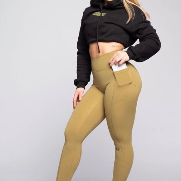 So good I had to share! Check out all the items I'm loving on <a href="/Poshmarkapp/">Poshmark</a> #poshmark #fashion #style #shopmycloset #yumikim #kitchenware: posh.mk/EVL1DPsHwBb