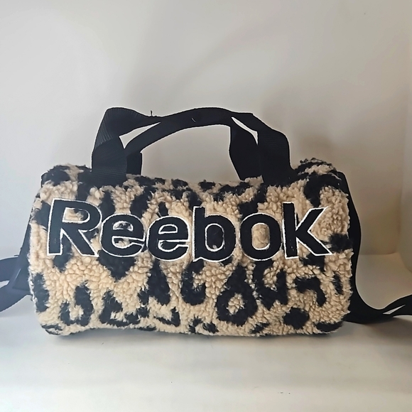 So good I had to share! Check out all the items I'm loving on <a href="/Poshmarkapp/">Poshmark</a> #poshmark #fashion #style #shopmycloset #girlfriendcollective #raedunn #reebok: posh.mk/wynW4VzHwBb