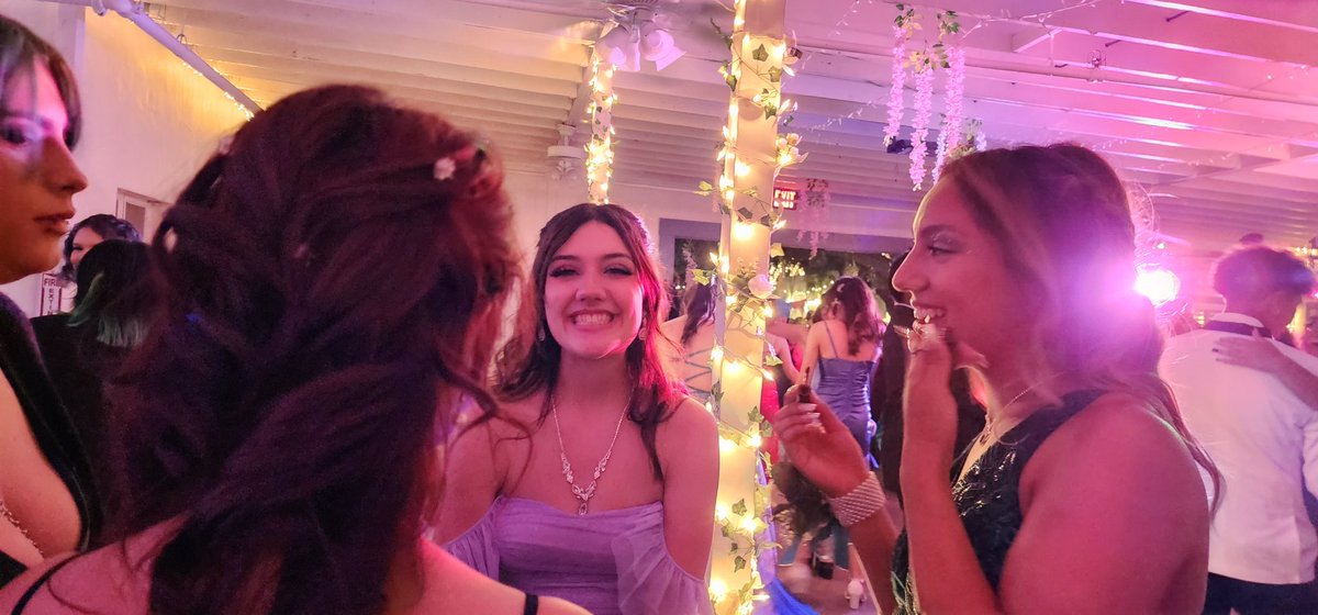 yearbook_omhs's tweet photo. Prom 2023 https://t.co/1kZEuymcGj