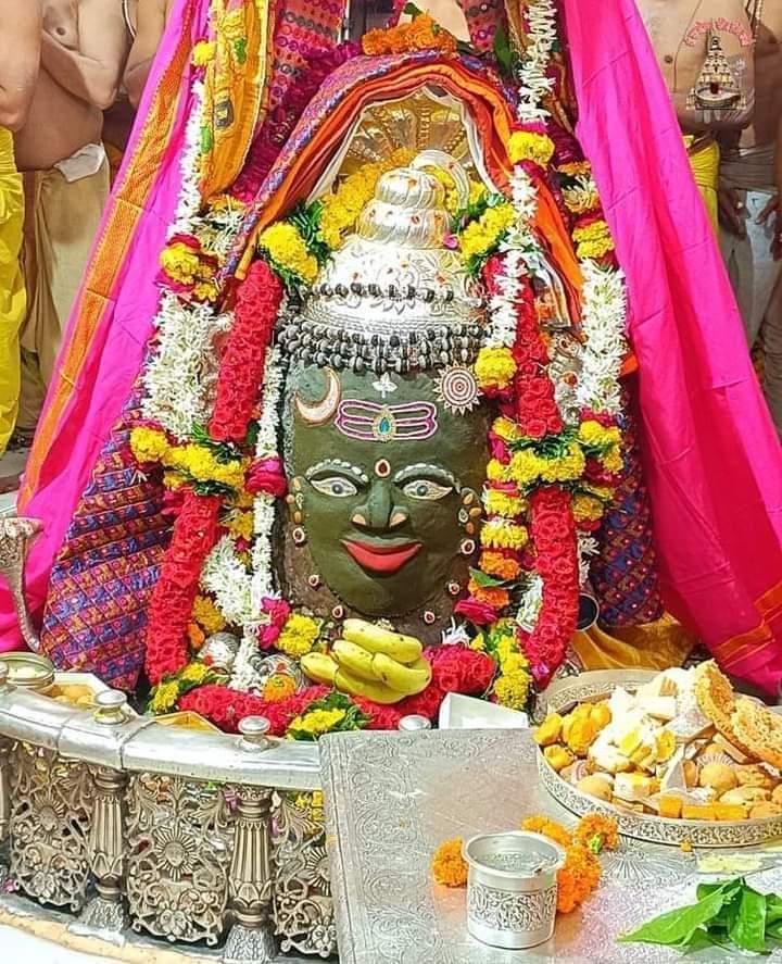 🙏🌹जय श्री महाकाल 🌹🙏
श्री महाकालेश्वर ज्योतिर्लिंग उज्जैन के आज के भस्मआरती  श्रंगार  दर्शन
🔱18 जुलाई 2023 मंगलवार 🔱