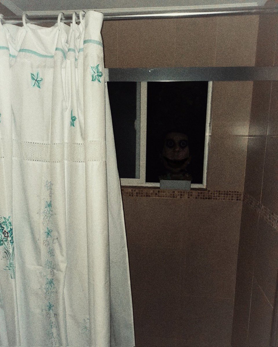 i hate my bathroom sometimes 😭😭