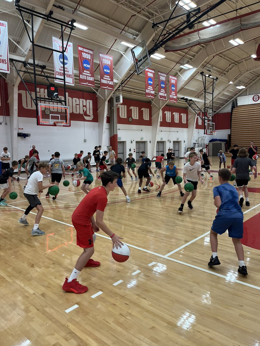 WittenbergHoops's tweet photo. Dribble Knockout to end a great second day of Tiger Youth Camp! #RunWittUs https://t.co/jIxiLlV74p