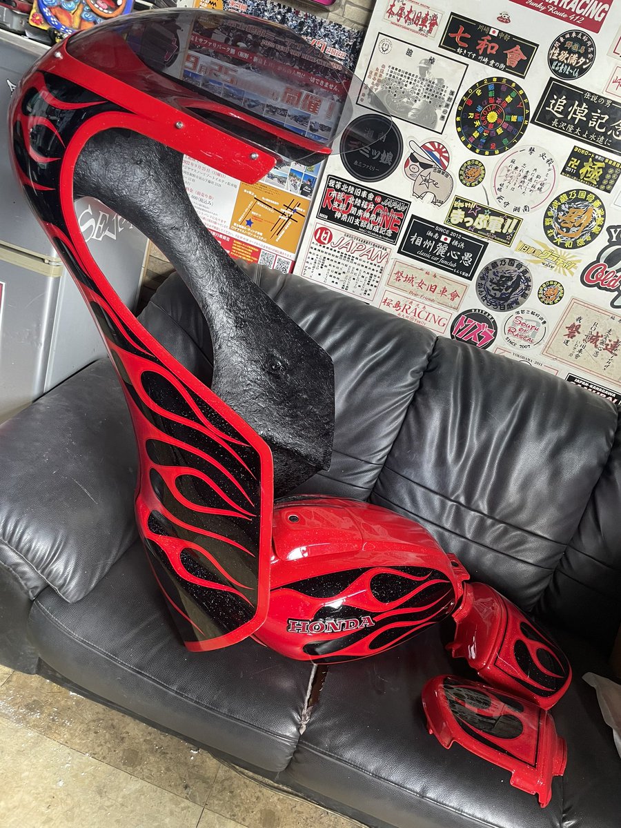 Koyama7700Seven's tweet photo. 皆様！大変ご無沙汰してました😅仕事が多忙の為、次回 車輌製作、塗装受付は８月上旬からとなります！引き続き 修理、車検、部品販売等は随時受付ます☺️猛暑が続きますが、皆様もお身体にはお気を付け下さい☺️ https://t.co/NS3ac4FWQD