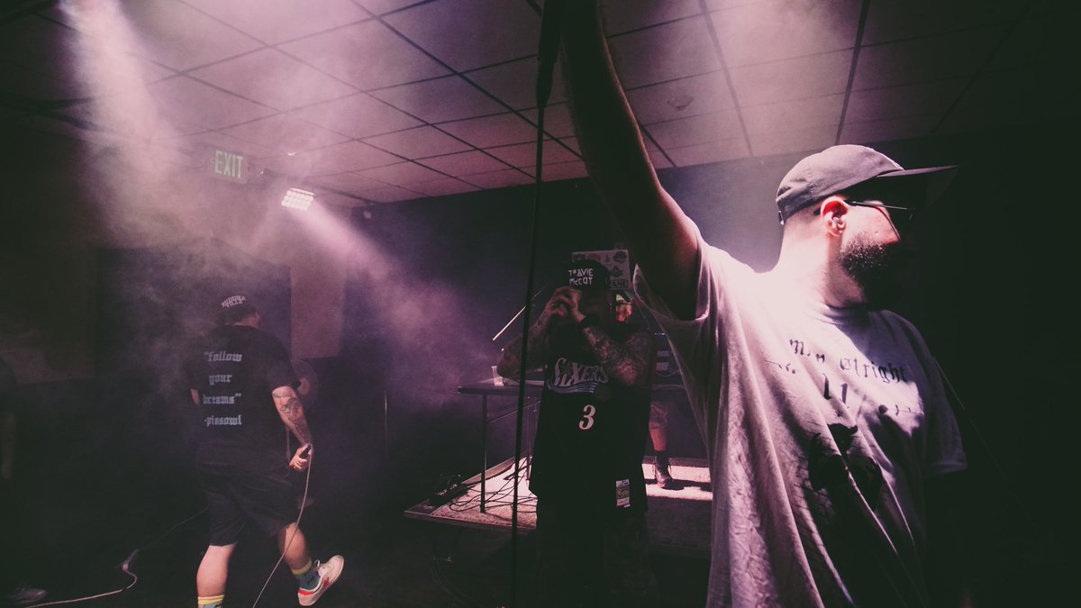 PISSMOBB201's tweet image. This past weekend. 

Shout out to @DannyDiablo for bringing @PISSMOBB201 up for two songs on his set in NJ!!!!! WE BODIED IT!!! FULL ALBUM DANNY DIABLO VS. PISSMOBB ON THE WAY SOON!!! 

#hiphop #hardcore #njhc x #nyhc #etrainrecords 

📸: @NjGoons 🐐