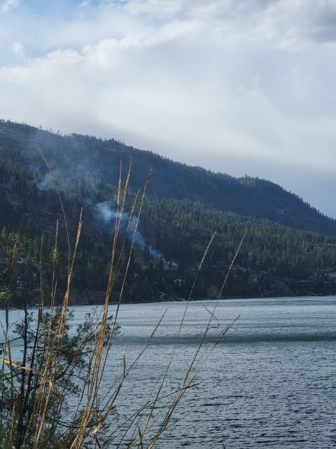 NathanTitle's tweet photo. @Kamscan fire started on Westside rd https://t.co/X8fPjxQrUi