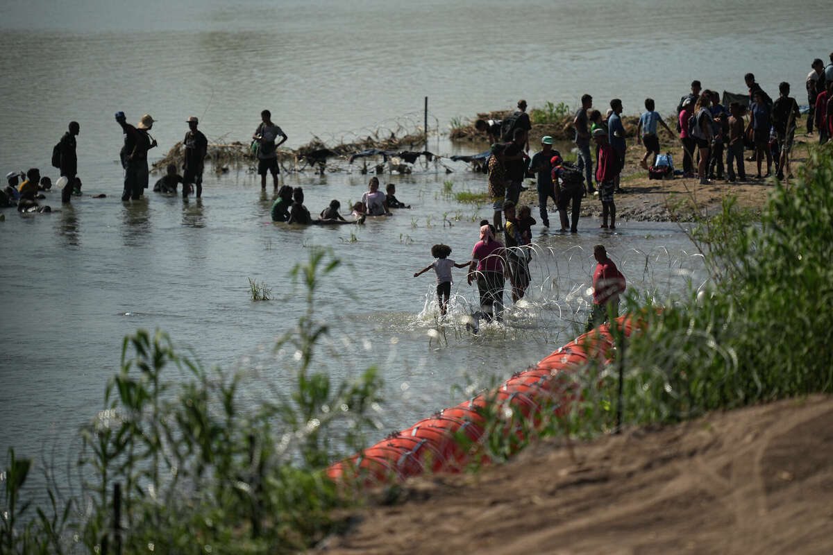 allenanalysis's tweet photo. In a troubling email sent by a Department of Public Safety trooper, new details have emerged regarding Gov. Greg Abbott's border security initiative in Texas. According to the trooper's account, officers have been specifically instructed to forcibly push small children and nursing infants back into the Rio Grande, a river separating Mexico and the United States. Additionally, they have been directed to withhold water from asylum seekers, even in extreme heat conditions.

The trooper's email, dated July 3, sheds light on previously unreported incidents witnessed in Eagle Pass, where Texas has implemented various measures such as stringing miles of razor wire and deploying buoy walls in the Rio Grande. These actions were undertaken as part of the state's efforts to fortify the border and deter unauthorized crossings.

The email highlights several distressing incidents witnessed by the trooper. In one instance, a pregnant woman was found caught in the razor wire, experiencing excruciating pain as she suffered a miscarriage. Another incident involved a four-year-old girl who fainted due to heat exhaustion after attempting to traverse the wire, only to be forcefully pushed back by Texas National Guard soldiers. Furthermore, a teenager fractured his leg while navigating the water around the wire and had to be carried by his father.

The trooper's email also reveals that Texas has strategically placed razor wire-wrapped barrels in certain sections of the river with high water levels and low visibility, effectively setting what they referred to as "traps." This dangerous setup has inadvertently compelled migrants to venture into deeper stretches of the river, thereby increasing the risk of drownings.

Expressing concern for the safety of migrants, the trooper called for significant policy changes. These recommendations include removing the hazardous barrels and revoking the directive to withhold water from those seeking asylum. The trooper's appeal underscores the urgency of adopting more humane measures to ensure the well-being and protection of individuals attempting to cross the border.