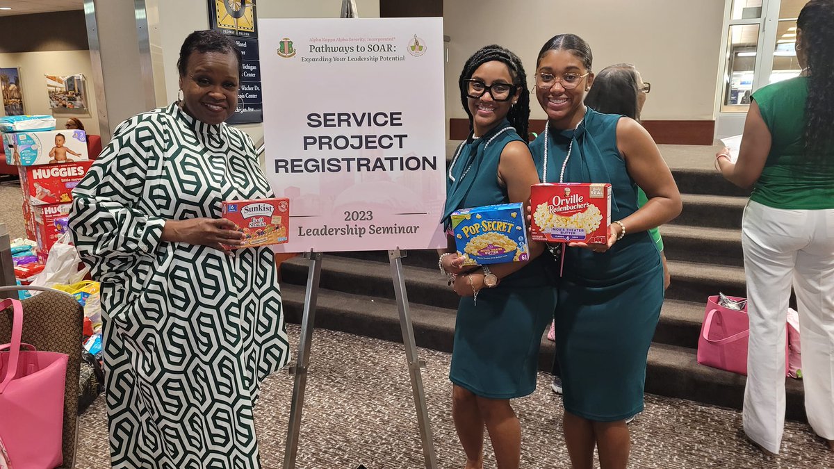 SouthCentralAKA's tweet photo. South Central made an impact during the AKA 2023 Leadership Seminar w/ several service projects in Chicago.  We packed 10,000 Childhood Hunger Initiative Power Packs for students &amp; donated items for  "Love and Hug" bags for new moms. #AKA1908
#PathwaystoSOAR #WeAreSouthCentral https://t.co/POhQqMGg6O