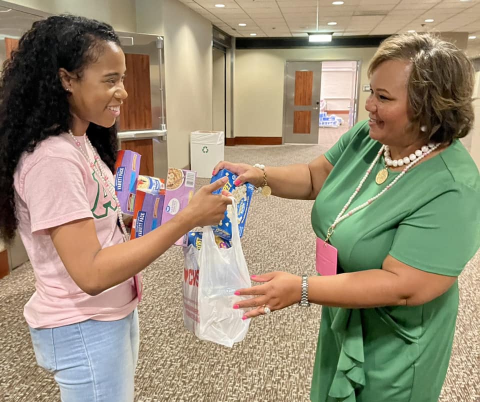 SouthCentralAKA's tweet photo. South Central made an impact during the AKA 2023 Leadership Seminar w/ several service projects in Chicago.  We packed 10,000 Childhood Hunger Initiative Power Packs for students &amp; donated items for  "Love and Hug" bags for new moms. #AKA1908
#PathwaystoSOAR #WeAreSouthCentral https://t.co/POhQqMGg6O