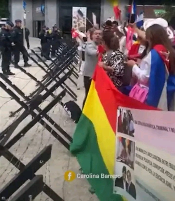 Consiguieron el premio al mayor papelazo infames cobardes que ya no tienen siquiera ni Patria y mucho menos vida. 
Una vez más la victoria de la delegación de #Cuba 🇨🇺 es evidente dentro y fuera de los entornos de la #CumbreCelacUE.
#ConLaVerdadSomosMasFuertes