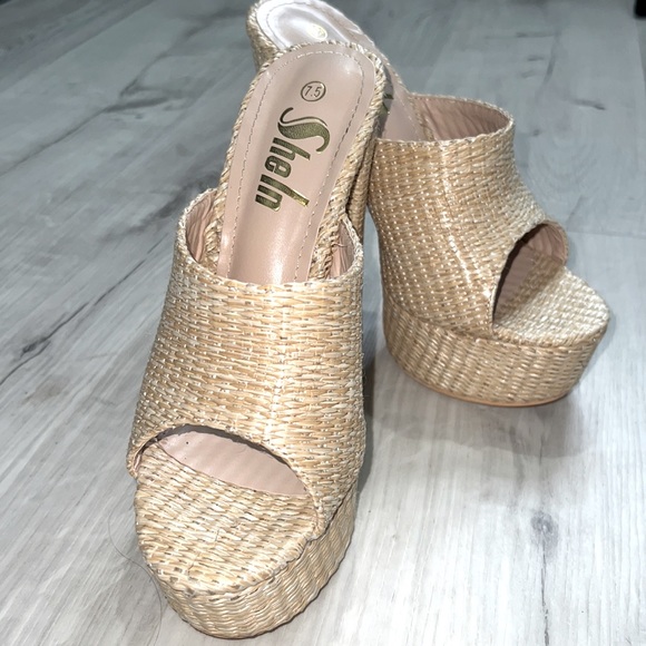 BThrifter's tweet photo. So good I had to share! Check out all the items I'm loving on @Poshmarkapp from @CoCosBoutiq #poshmark #fashion #style #shopmycloset #sascha #penetray #sheln: https://t.co/j6vZfkV4xX https://t.co/G5GQ0kHI6H