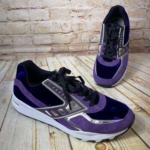 Beautifull209's tweet photo. So good I had to share! Check out all the items I'm loving on @Poshmarkapp #poshmark #fashion #style #shopmycloset #nintendo #brooks #quiksilver: https://t.co/i4FnNqgE8Z https://t.co/3VMw8DSXyU