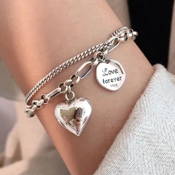 aheinold5's tweet photo. So good I had to share! Check out all the items I'm loving on @Poshmarkapp #poshmark #fashion #style #shopmycloset #roxy #vintage: https://t.co/krbHlDuxRT https://t.co/xXfz5a5Y6f