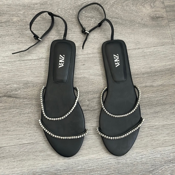 shopCeceliaB's tweet photo. So good I had to share! Check out all the items I'm loving on @Poshmarkapp #poshmark #fashion #style #shopmycloset #zara: https://t.co/09LtkrHtUG https://t.co/0ahXdls6ED
