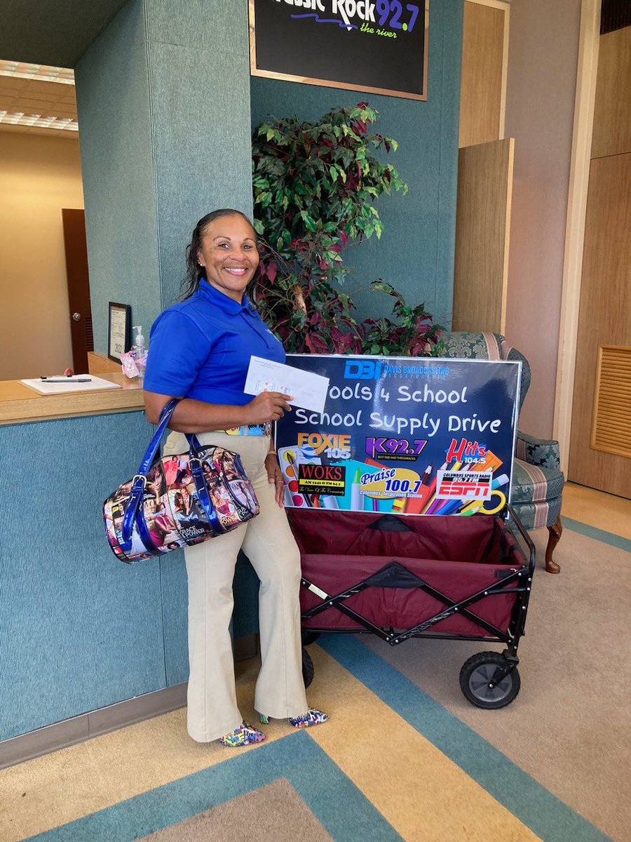 Praise 100.7 tweet media