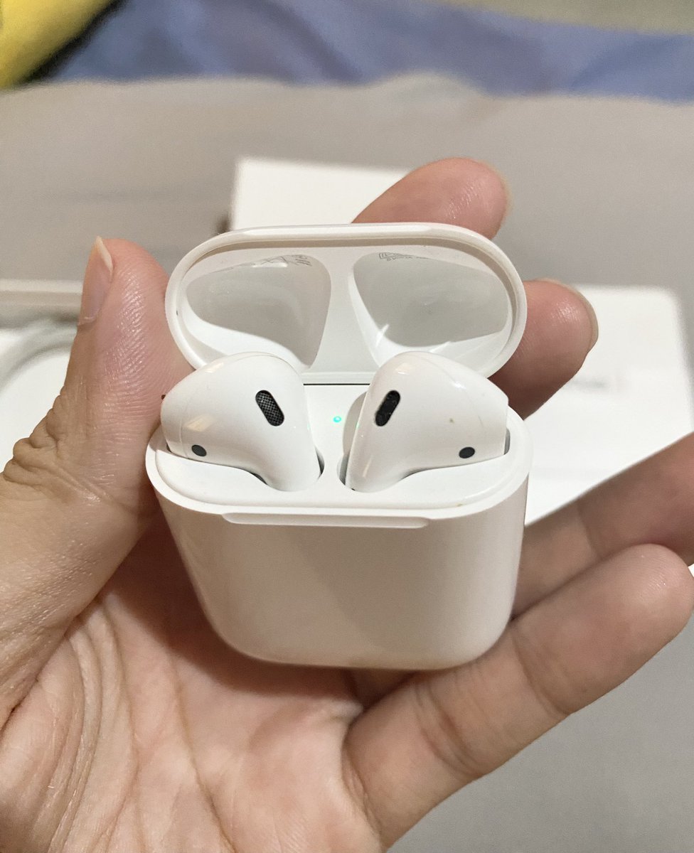 kkridsa's tweet photo. ส่งต่อ AirPods gen2 2,000฿ ส่งฟรี
อ.เมืองตาก จ.ตาก
ใช้งานได้ปกติครับ อุปกรณ์ครบกล่อง 
ทั้งสองข้างเชื่อมต่อปกติครับ 
ประกันหมด ต่อรองได้ครับ

#airpodsของเเท้ #airpodsมือสอง #airpodsมือ2 #ส่งต่อairpods #airpods #แอร์พอต #แอร์พอด #แอร์พอดมือ2 #ส่งต่อแอร์พอต #ส่งต่อแอร์พอด https://t.co/OV8cSpuuA6