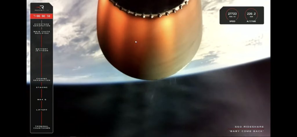 CosmicChicago's tweet image. Stage 1 main chute deployment. #BabyComeBack