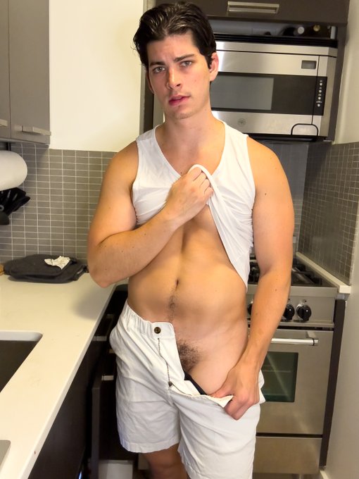 Sexy kitchen time anyone? https://t.co/a1nXkgyEql
