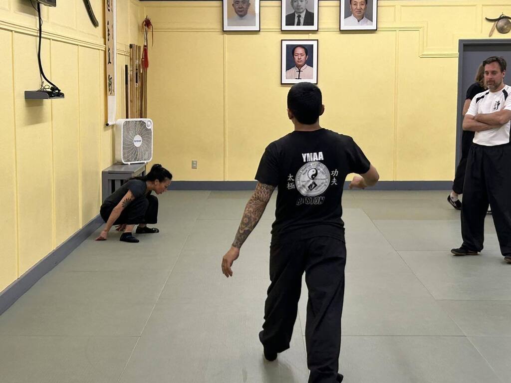 ymaaboston's tweet photo. There’s a lot going on at Monday night Shaolin Kung Fu. 

#ymaa #kungfu #wushu #martialarts #chinesemartialarts #gongfu #ymaaboston #wayofmartialarts #kungfuworld #ymaainternational #kickboxing #shaolinkungfu #shaolin https://t.co/KyKMKtWmGi https://t.co/OqnMp8q7ti