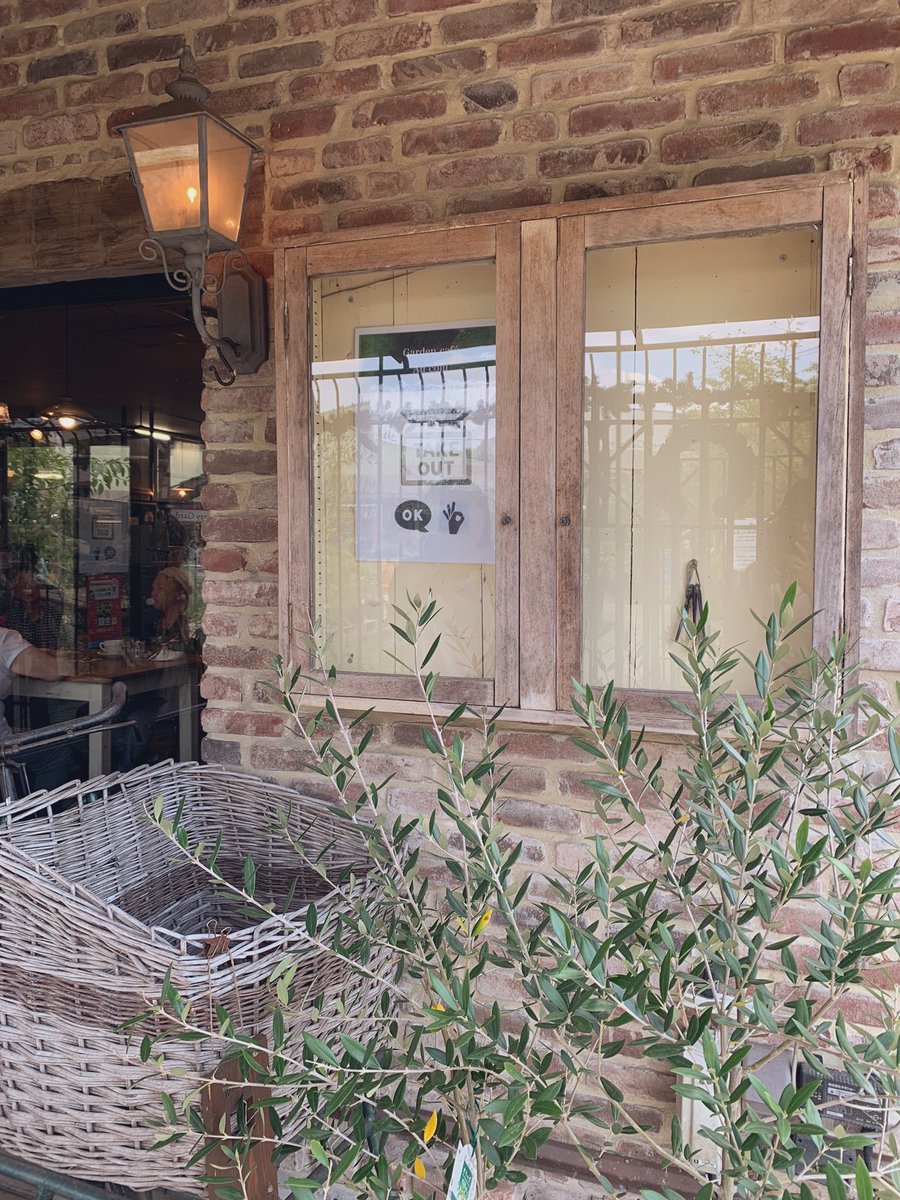 roseo_log76's tweet photo. garden cafe☕✧Au coju
ｻﾝに行ってきました🤗だぃｻﾝの本当に優しぃ神対応に涙😭 休憩入りますのでってﾃｰﾌﾞﾙまで来て下さり沢山お話をして下さぃました｡パパ1番ですが…だぃｻﾝはママの中では…(,,> <,,)championであります👑∠(￣^￣)（笑）
 #ｶﾞｰﾃﾞﾝｶﾌｪｵｺｼﾞｭ
 #神永大輔 https://t.co/pej6AqNs8Y