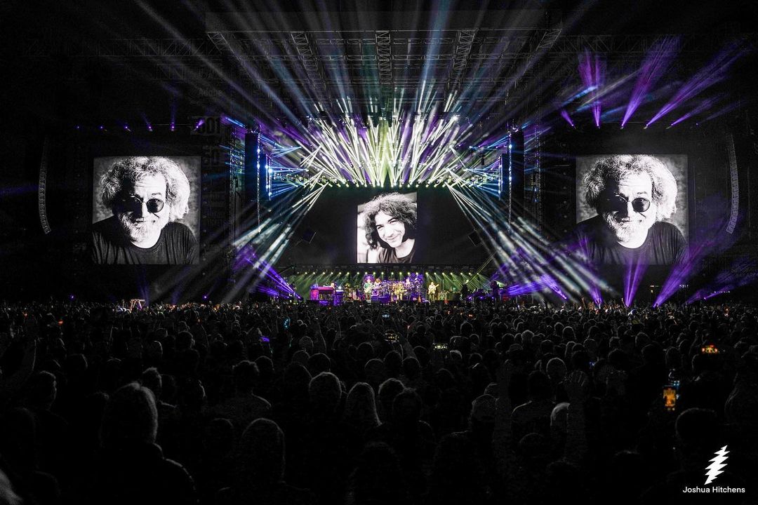 The trip never ends🌹 <a href="/deadandcompany/">Dead & Company</a>

📸  @JayBlakesberg &amp; <a href="/BoltofSunshine/">⚡️Bolt of Sunshine🌞📸</a>