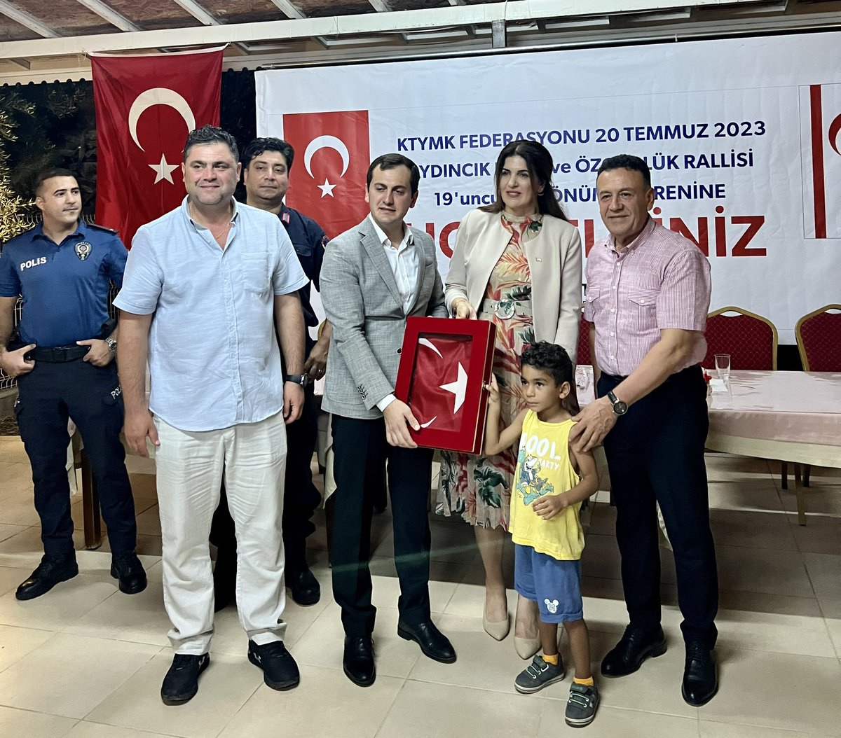 ZaliheM's tweet photo. 20 Temmuz Barış ve Özgürlük Bayramı’nın 49’uncu yılı çerçevesinde, bu yıl 19’uncusu düzenlenen Girne - Aydıncık Barış ve Özgürlük Rallisi için KKTC'den gelen katılımcılarla gerçekleştirilen Bayrak Değişim Töreni'ne katıldık. https://t.co/Oa7Zx8PQVg
