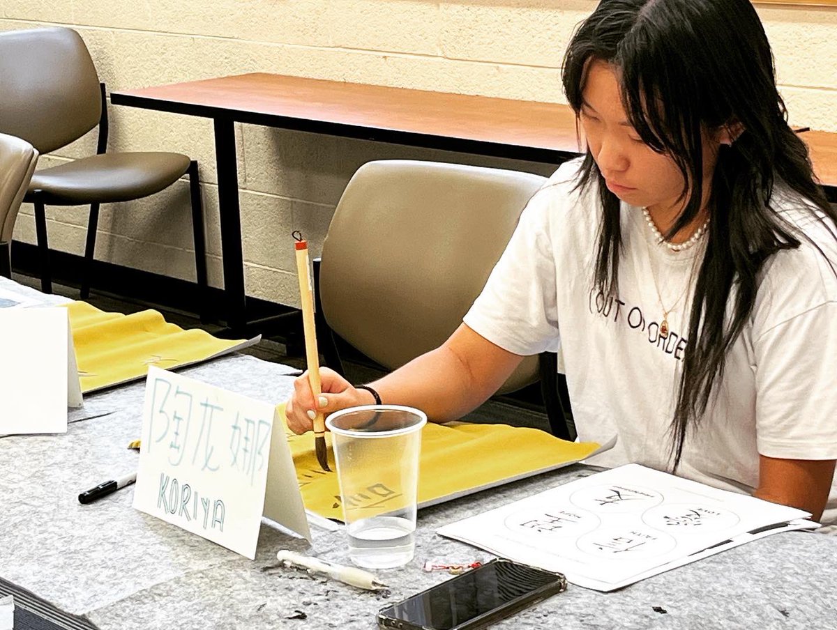 kcbishartdesign's tweet photo. First day of Startalk Chinese Camp @appstate! Students are serious about Chinese calligraphy https://t.co/uDD9L2sCsd