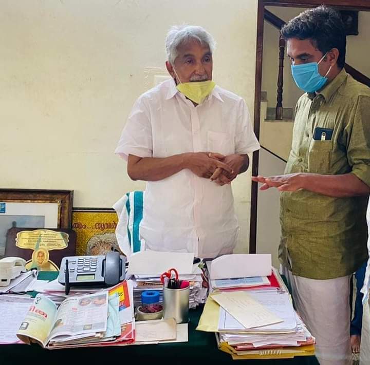 Asifkunnath's tweet photo. The guardian of Kerala has gone on a journey😔 #OommanChandy #RIP @INCSandesh https://t.co/WhnwGZbNiq