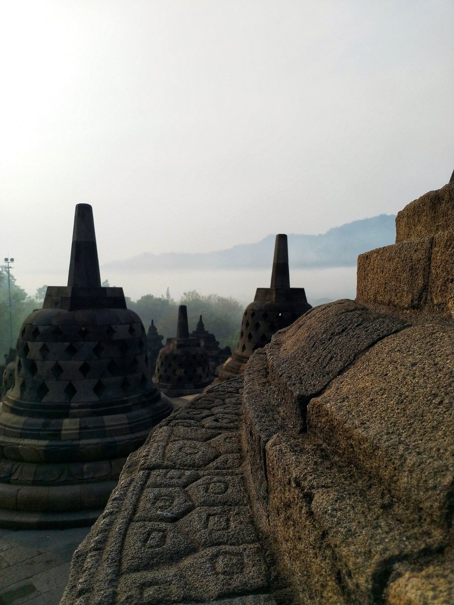 Overlapping stupa at a break of dawn

#borobudur #travelphotography #throwback #shotonnokia #nokia8 #centraljava #historicalsite