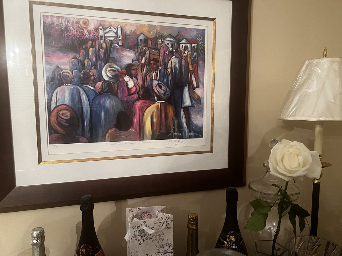 KingHead57's tweet image. Gave my mom the white rose from the @Killermike show at the Tabernacle and told her about Mama Niecy. She set it up right next to her “Sweet Sweet Spirit of Cascade”portrait. 🙏🏽🕊️ #RealAtlanta