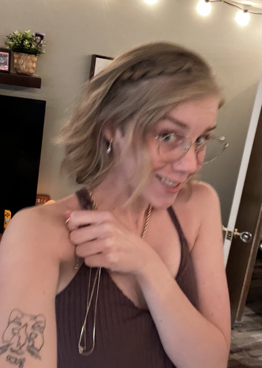 androgymuppet's tweet photo. haven’t been on the socials lately but wanted to remind y’all that I’m still the most gorgeous perfect and beautiful human on your timelines (i started therapy again today) https://t.co/kW7SX0vv33