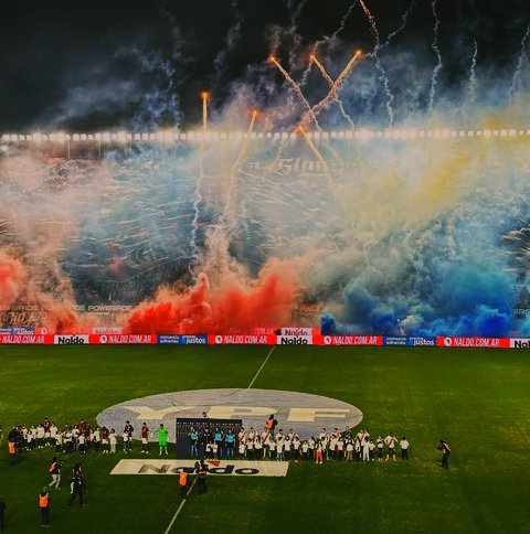 SL_Positivo's tweet photo. San Lorenzo te mete 40k por partido.
La hinchada te alienta los 90minutos.
Este club es una familia. Todos unidos.
Te esperan para aplaudirte Viggo Mortensen y Vicentico.
Te mira el Papa Francisco.
Escuchas las mejores canciones de cancha.
Decime si no te gusta.
@SanLorenzo
💙♥️ https://t.co/f7RNAmlYQa
