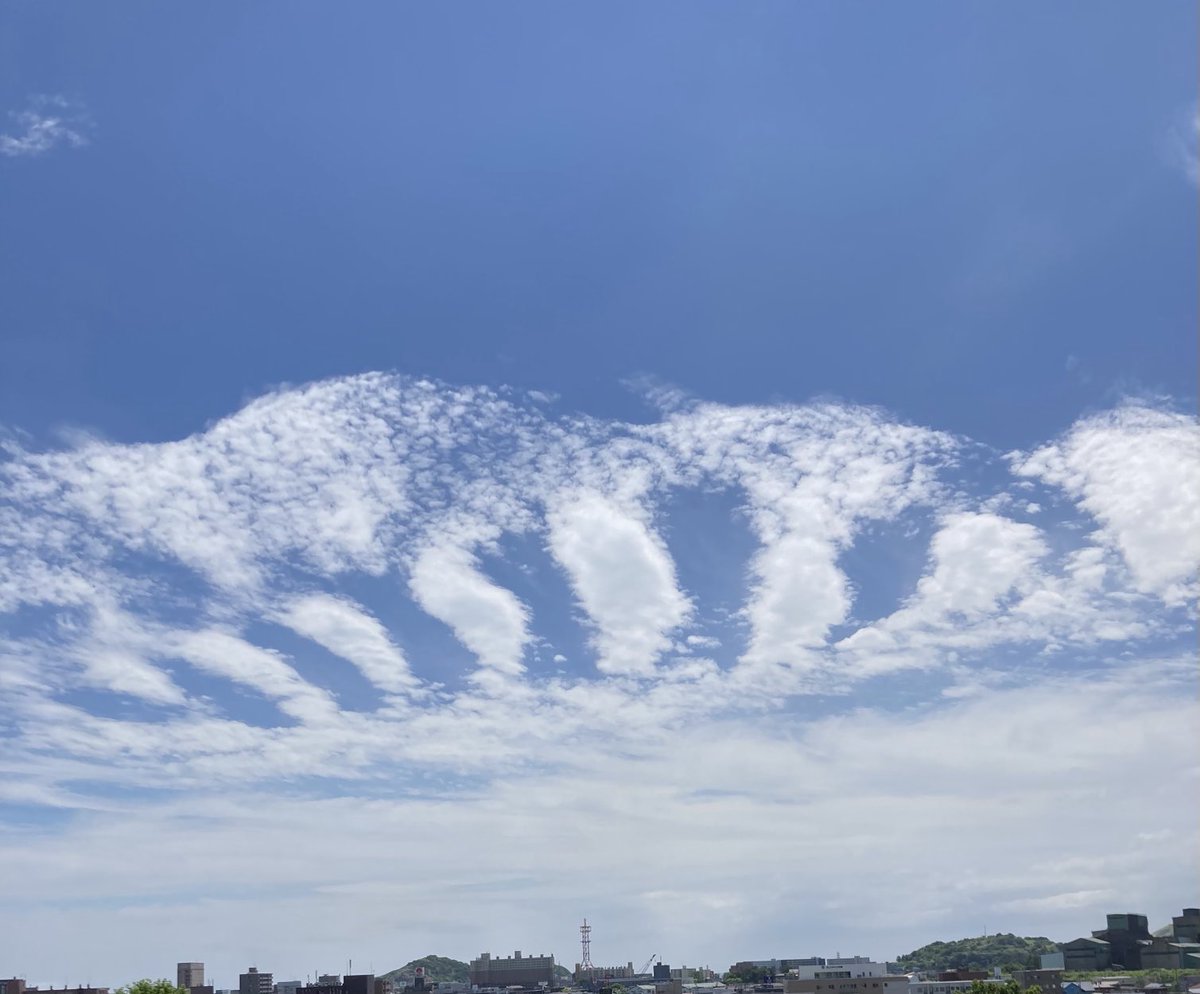 N36Guts23's tweet photo. なんか面白い雲☁️☁️☁️ https://t.co/vL9zVeNstt
