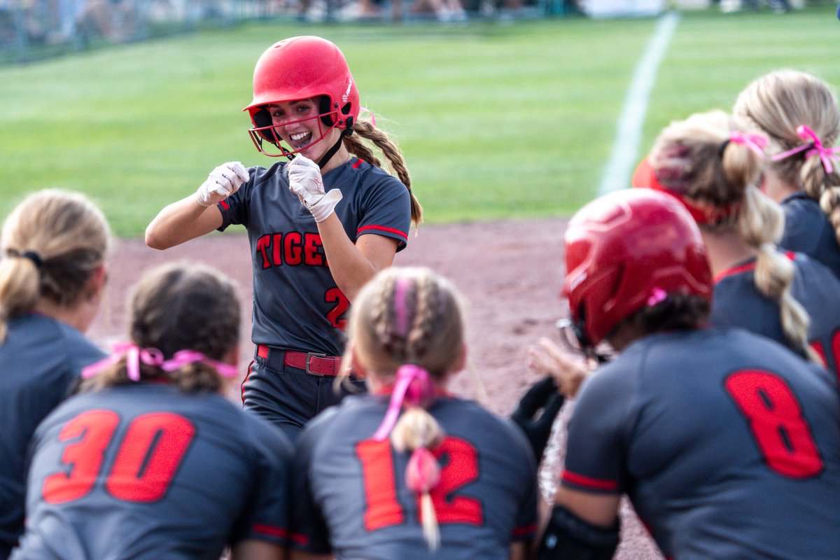 lilyas53's tweet image. iowa high school state softball for @DMRegister 🥎desmoinesregister.com/picture-galler…