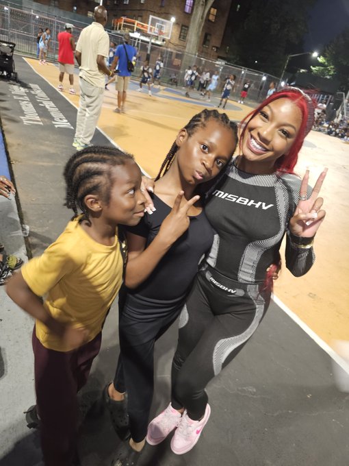 My daughter just kno shawty a rapper.... my son on the other hand knows exactly who shawty is....   S/o<a href="/tag/randommomentsbetweenagoblinandfae"class="tags"><span>#randommomentsbetweenagoblinandfae</span></a>