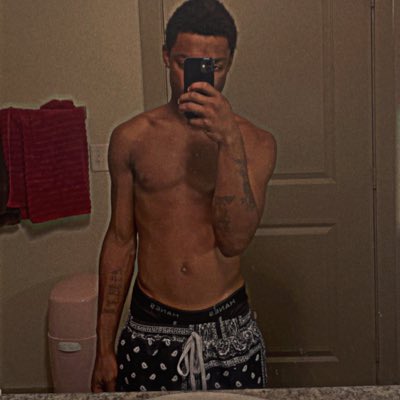 #NewProfilePic https://t.co/WeGTnqYb9G<a href="/tag/newprofilepic"class="tags">#NewProfilePic</a>