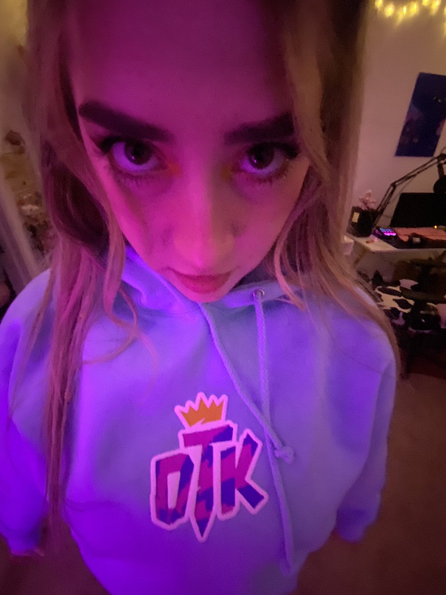 Robyn 🌸 tweet media