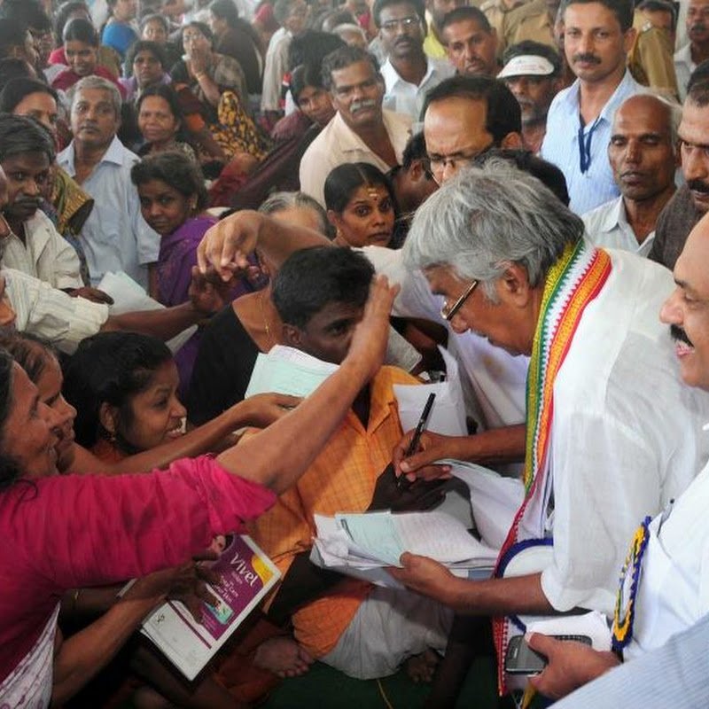 ramdasrocks's tweet photo. ജനങ്ങളുടെ പ്രിയപ്പെട്ടവൻ ഇനി ആൾ കൂട്ടമില്ലാതെ വിശ്രമിക്കട്ടെ .

ആയിരമായിരം പ്രണാമം സാർ..🙏🙏🙏  #OommanChandy https://t.co/vZg1nU5Dec