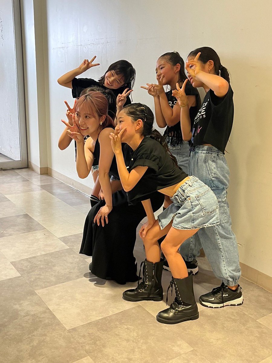 edamomoka's tweet photo. 選抜した愛してやまないスキルフルで可愛い5人！生徒の本番が無事に終了😊🔥暑い中お疲れ様でした！観に来てくださった方、スタッフ関係者の皆様、いつもサポートして下さる温かい親御様方ありがとうございました🩷生徒がステージで輝く姿流石で最高だった✨えんにちで一緒に遊んだのも最高の思い出♡ https://t.co/2HeV9GexTJ