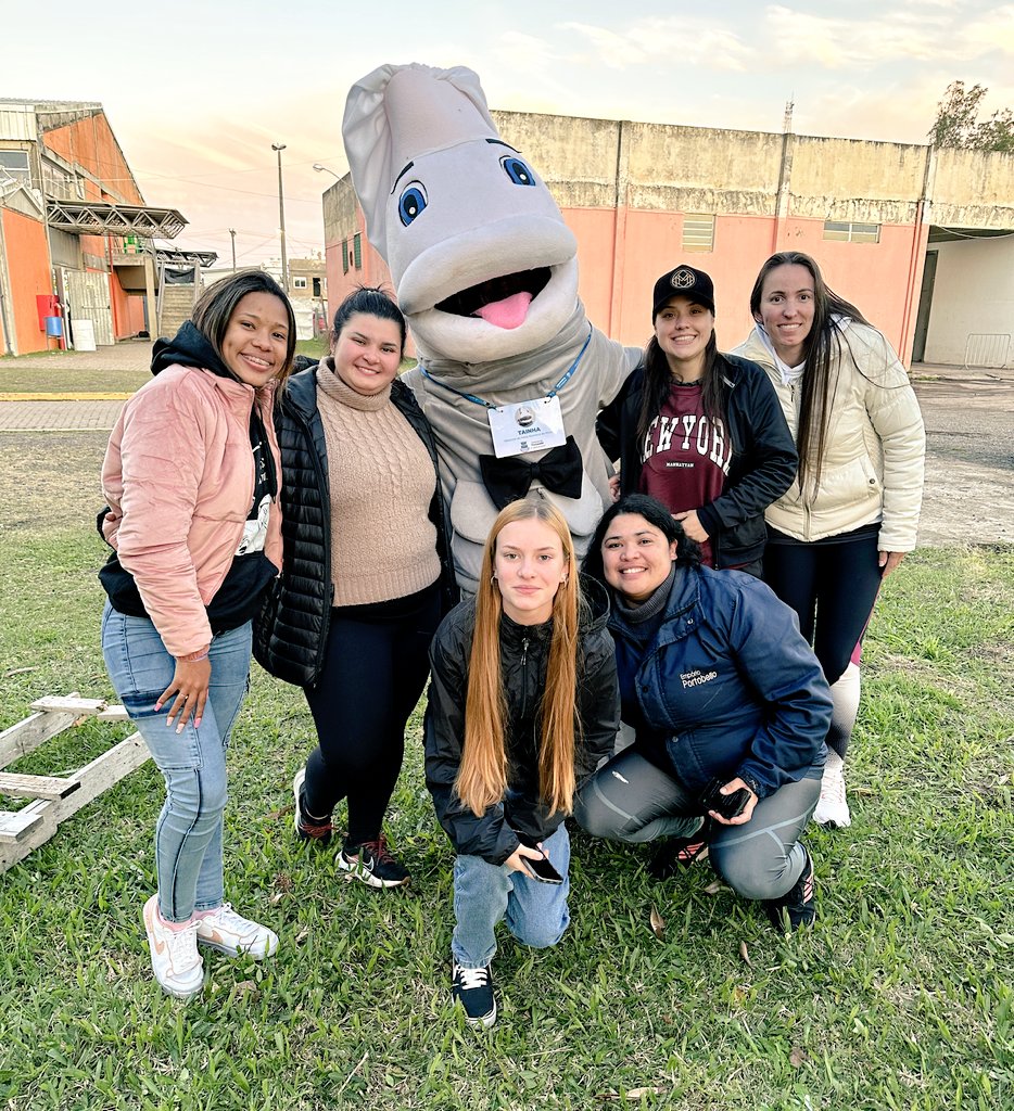 suelencosta51's tweet photo. Apesar do friooooooo tivemos a oportunidade de ver esse pôr do sol lindo na beira da lagoa e ainda fizemos resenha com a tainha kkkkkkk
@MartiinsCarool @lifesmaiara @DPanzenhagem @KWO2410
#Tacy https://t.co/MwBpirTkF8