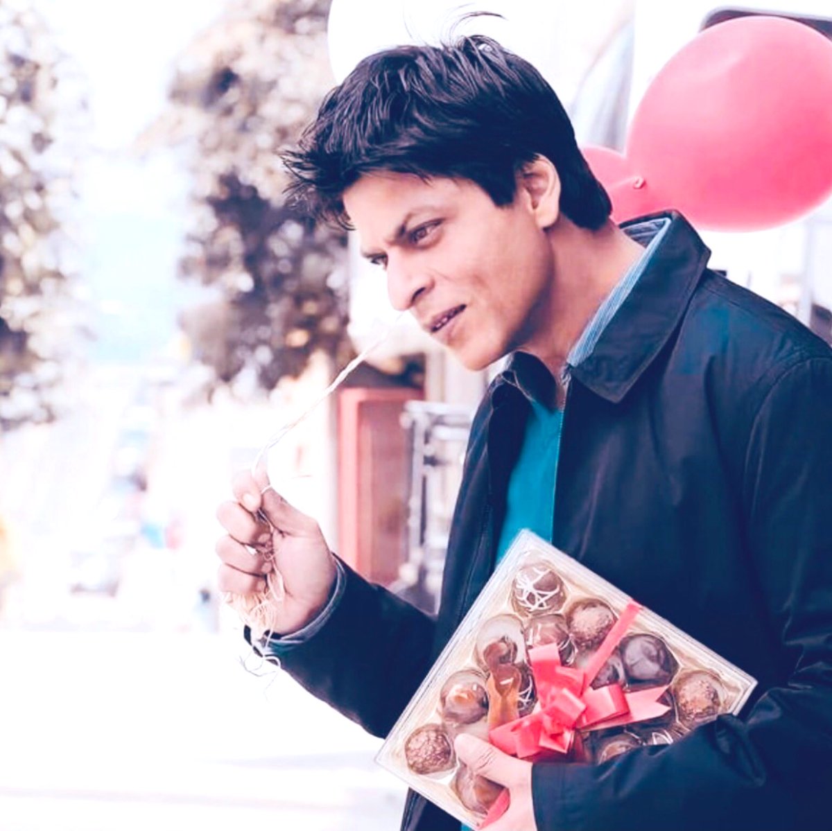ViRifaz's tweet photo. Sometimes miracles are simply kind human beings with pure hearts. Phrases Online @iamsrk @gaurikhan 💜Good Morning! For all SRK fans. 

@mina_zachariou @MonikaBeing @dalene2629
#Rizvan #ShahRuKhan 
#Jawan https://t.co/lmSOgq5ty3