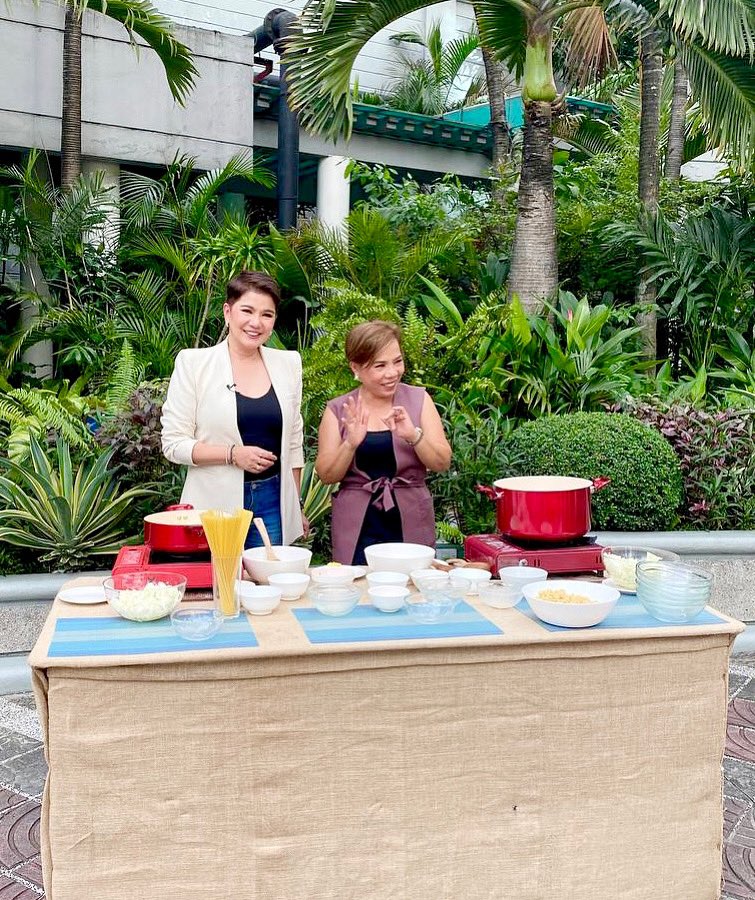 b617management's tweet photo. @AmyPCastillo @susan_enriquez 👩‍🍳🍲

#AmyPerezCastillo 
#FunFunTyangAmy 
#B617Management 
#B617 https://t.co/j40du1zv8s