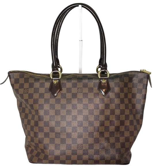 benos2452's tweet photo. So good I had to share! Check out all the items I'm loving on @Poshmarkapp #poshmark #fashion #style #shopmycloset #louisvuitton #michaelmichaelkors #lizclaiborne: https://t.co/JetUwaNFLD https://t.co/BzeUC3uGCO