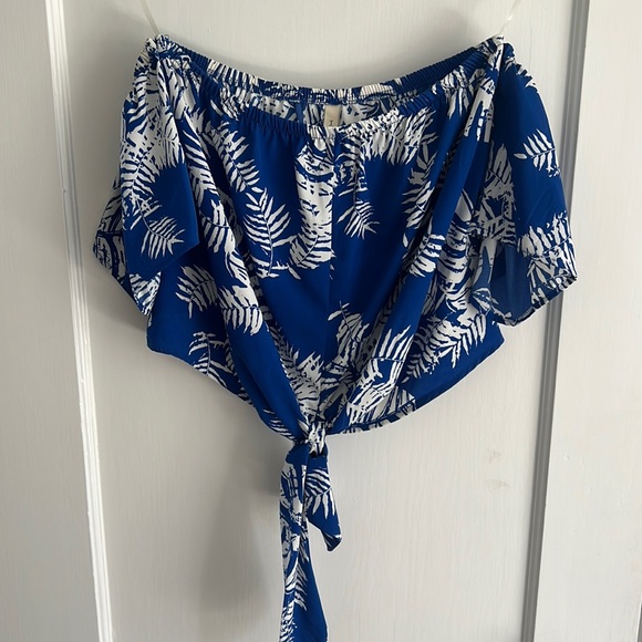 So good I had to share! Check out all the items I'm loving on <a href="/Poshmarkapp/">Poshmark</a> #poshmark #fashion #style #shopmycloset #nike #covergirl #tyche: posh.mk/TQekF5tuwBb