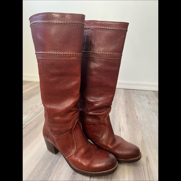 Keepinitretro7's tweet photo. So good I had to share! Check out all the items I'm loving on @Poshmarkapp #poshmark #fashion #style #shopmycloset #frye #gucci: https://t.co/p37rV98QSi https://t.co/CSIh31orI6