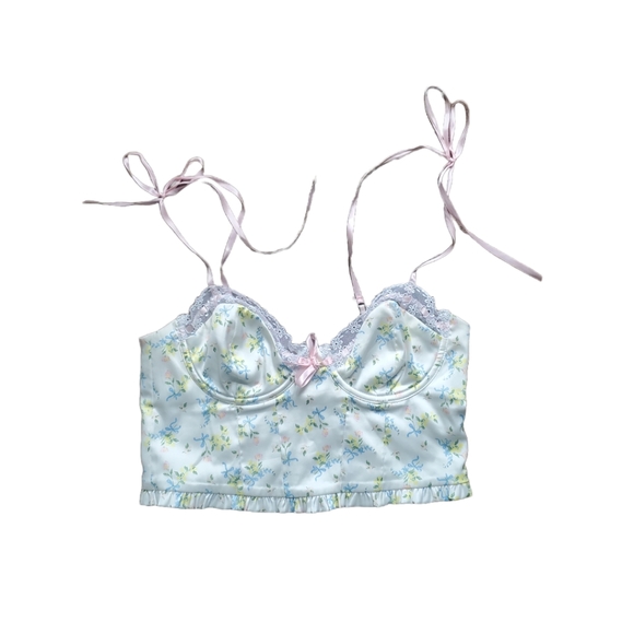 77suzyc's tweet photo. So good I had to share! Check out all the items I'm loving on @Poshmarkapp #poshmark #fashion #style #shopmycloset #forloveandlemons #madeworn: https://t.co/zKgkJyN5s0 https://t.co/bz4vHaUnZf