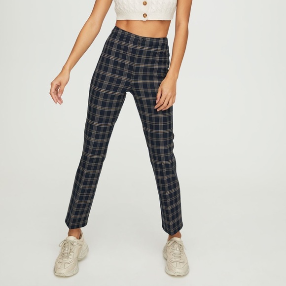 jenweare's tweet photo. So good I had to share! Check out all the items I'm loving on @Poshmarkapp #poshmark #fashion #style #shopmycloset #aritzia #george: https://t.co/CcB4AkiutY https://t.co/EZqvn2j0Co