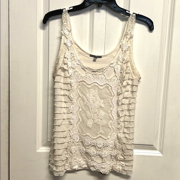 mccarthycb7044's tweet photo. So good I had to share! Check out all the items I'm loving on @Poshmarkapp #poshmark #fashion #style #shopmycloset #charlotterusse #warnerbros #vintage: https://t.co/OdLKkckQlK https://t.co/6NMCctmLtb