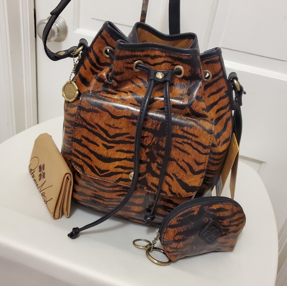 So good I had to share! Check out all the items I'm loving on <a href="/Poshmarkapp/">Poshmark</a> #poshmark #fashion #style #shopmycloset #patricianash: posh.mk/8Dp15BAuwBb