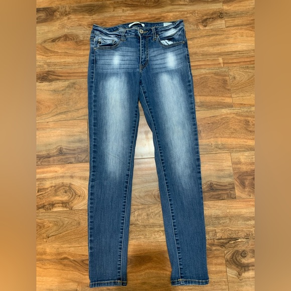 QueenieWhitake4's tweet photo. So good I had to share! Check out all the items I'm loving on @Poshmarkapp #poshmark #fashion #style #shopmycloset #kancan #hydraulic #skechers: https://t.co/IylL7r90qc https://t.co/t0OoUVMxdX